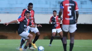 Capital em jogo no estádio Nilton Santos
